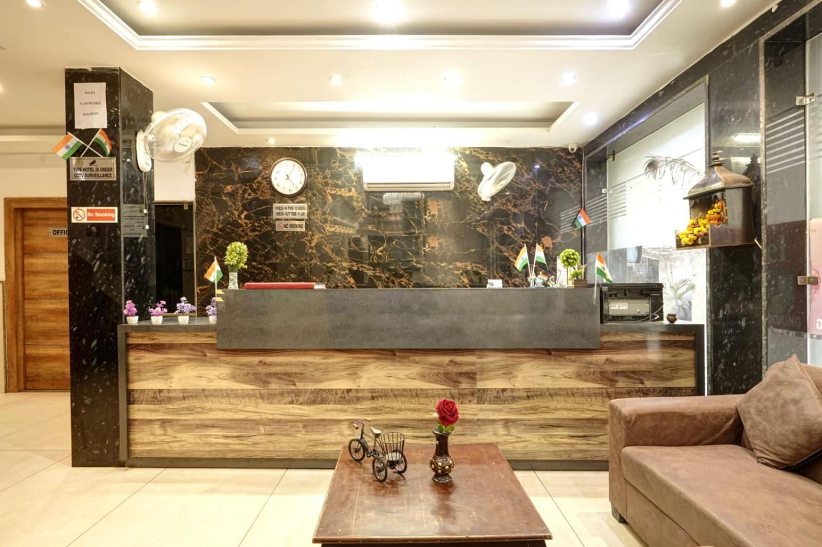 Hotel Aerotech Near Delhi Airport ニューデリー エクステリア 写真