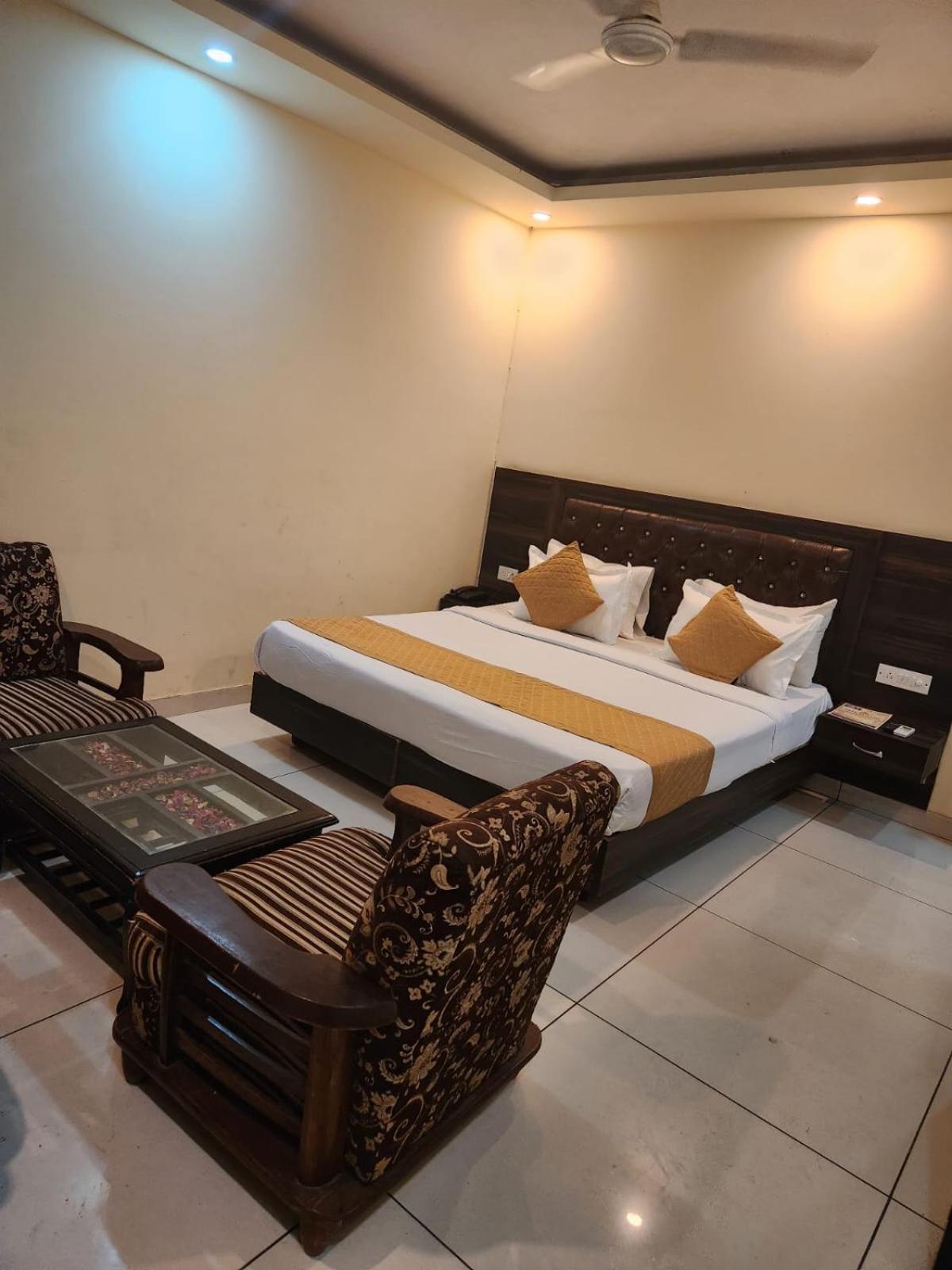 Hotel Aerotech Near Delhi Airport ニューデリー エクステリア 写真