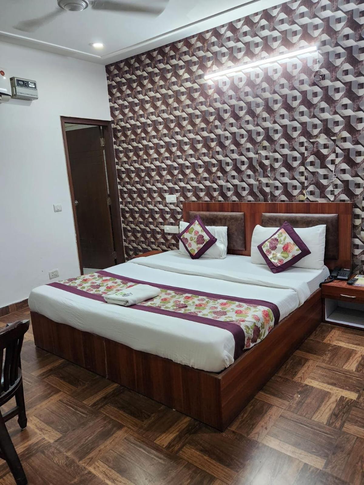 Hotel Aerotech Near Delhi Airport ニューデリー エクステリア 写真